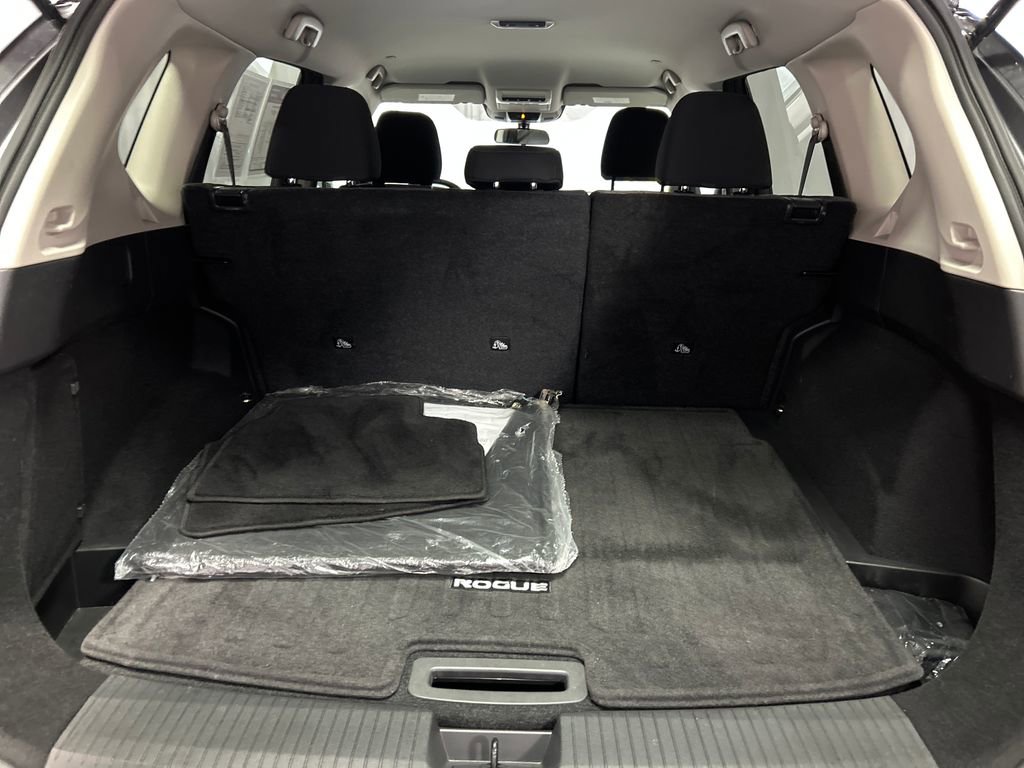Used 2022 Nissan Rogue S image 22