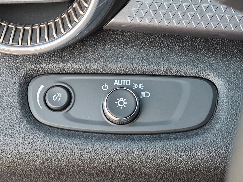 Used 2024 Chevrolet Trax ACTIV w/ Driver Confidence Package FWD image 16