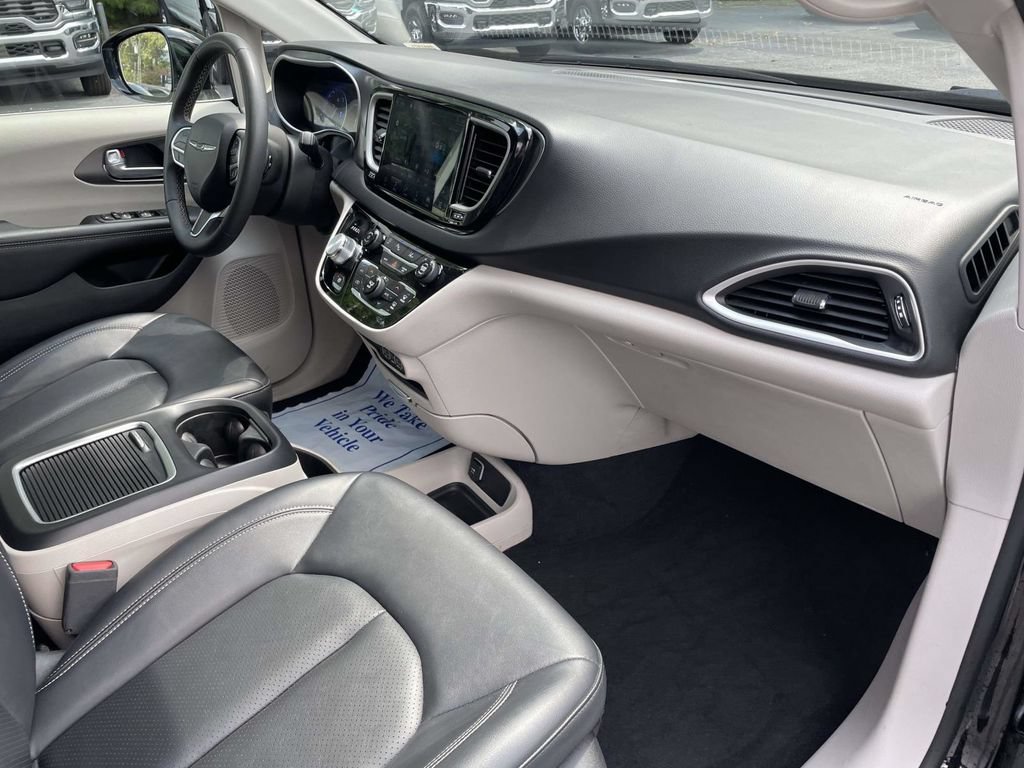 Certified 2024 Chrysler Pacifica Touring-L FWD image 14