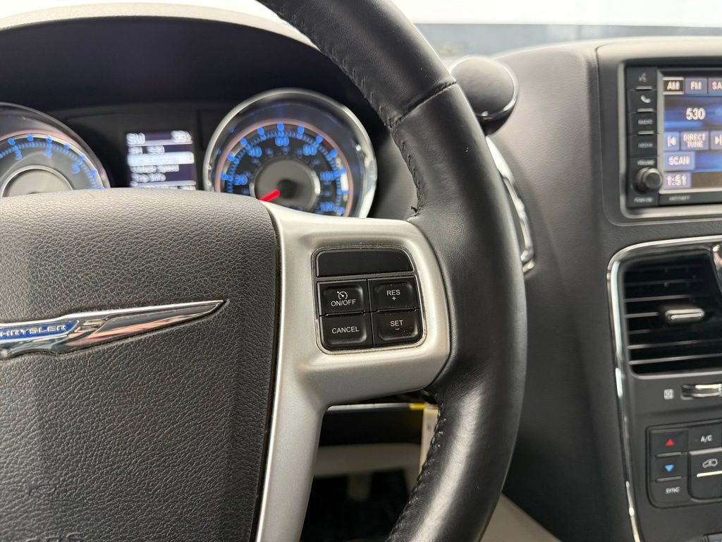 Used 2014 Chrysler Town & Country Touring image 25