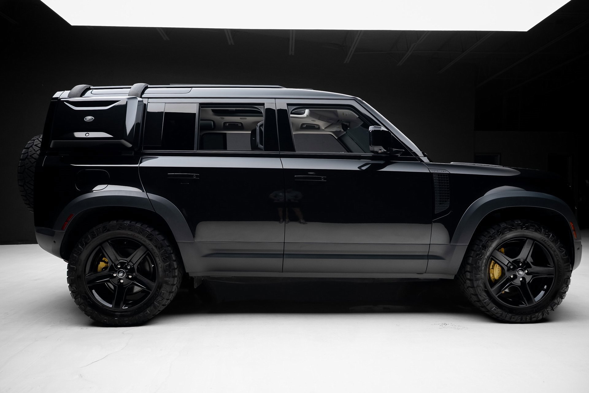 Used 2022 Land Rover Defender 110 SE image 35