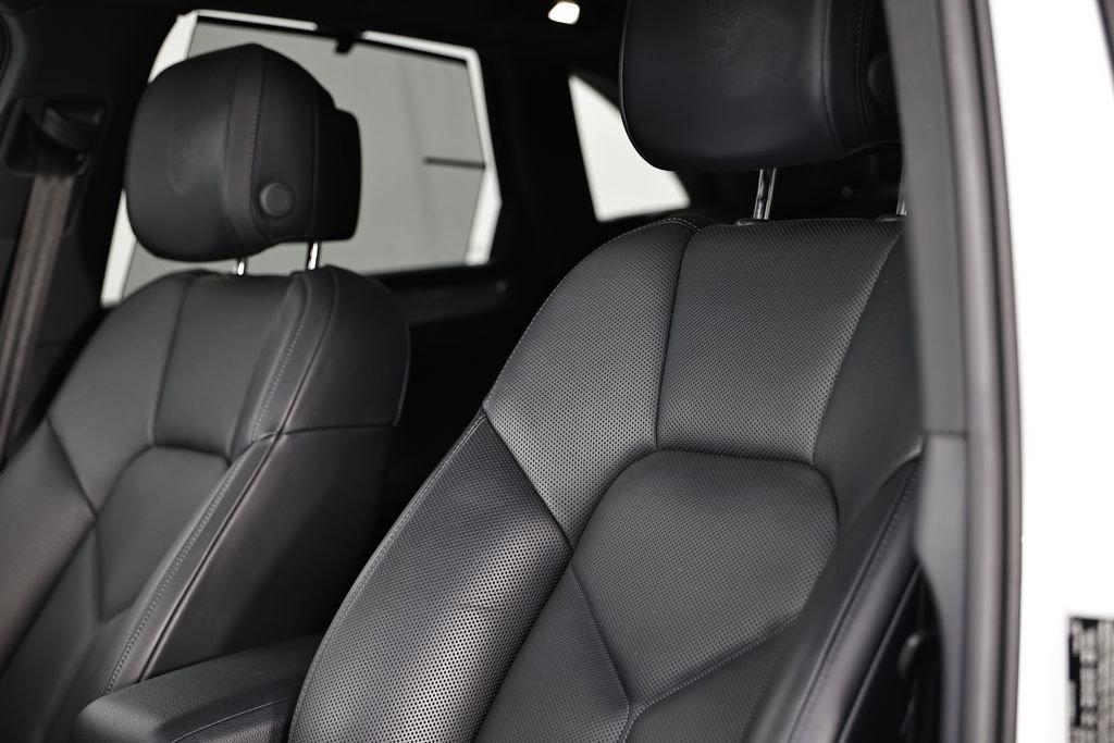 Certified 2026 Porsche Macan image 24
