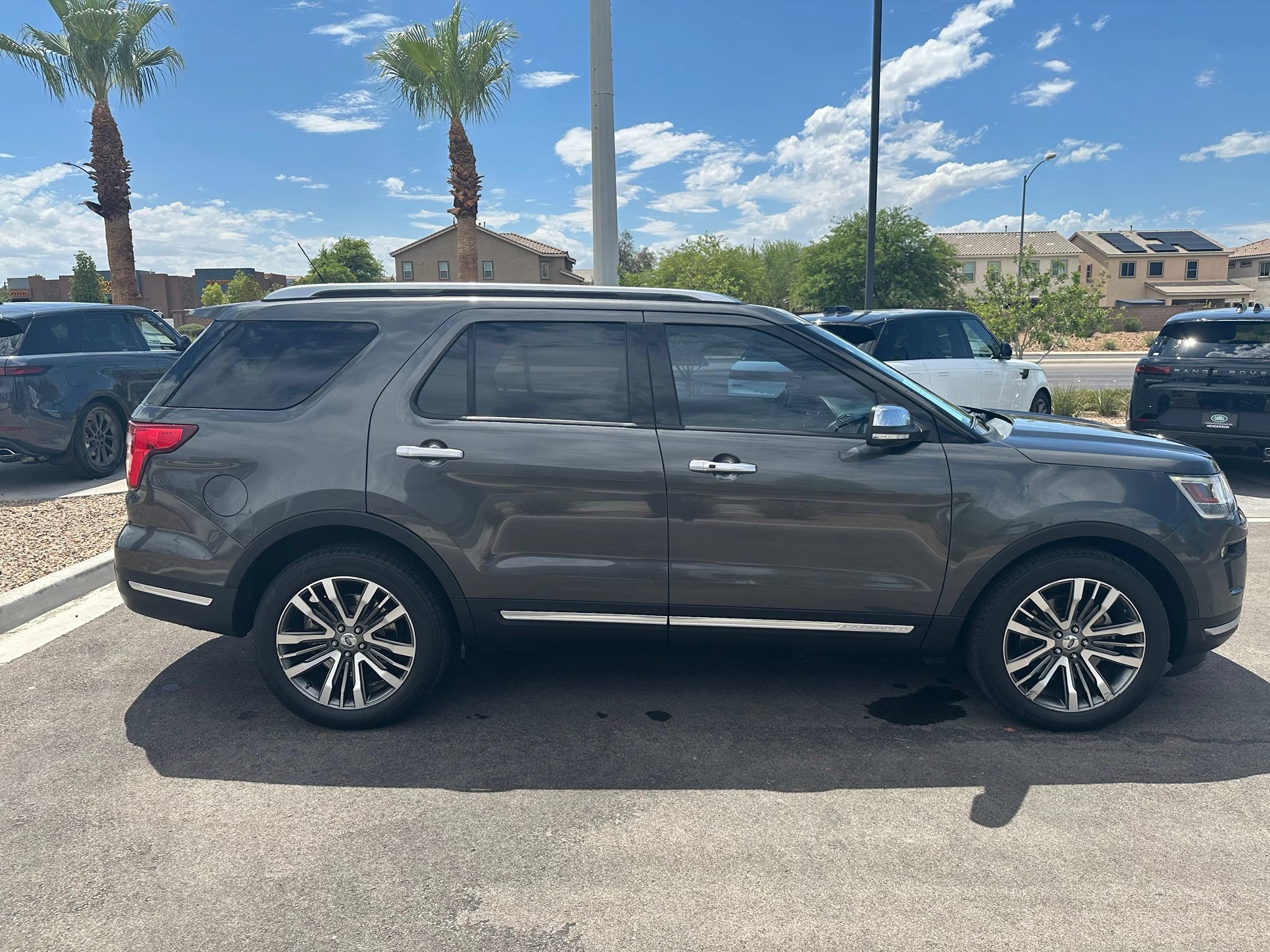 Used 2018 Ford Explorer Platinum AWD/4WD image 3