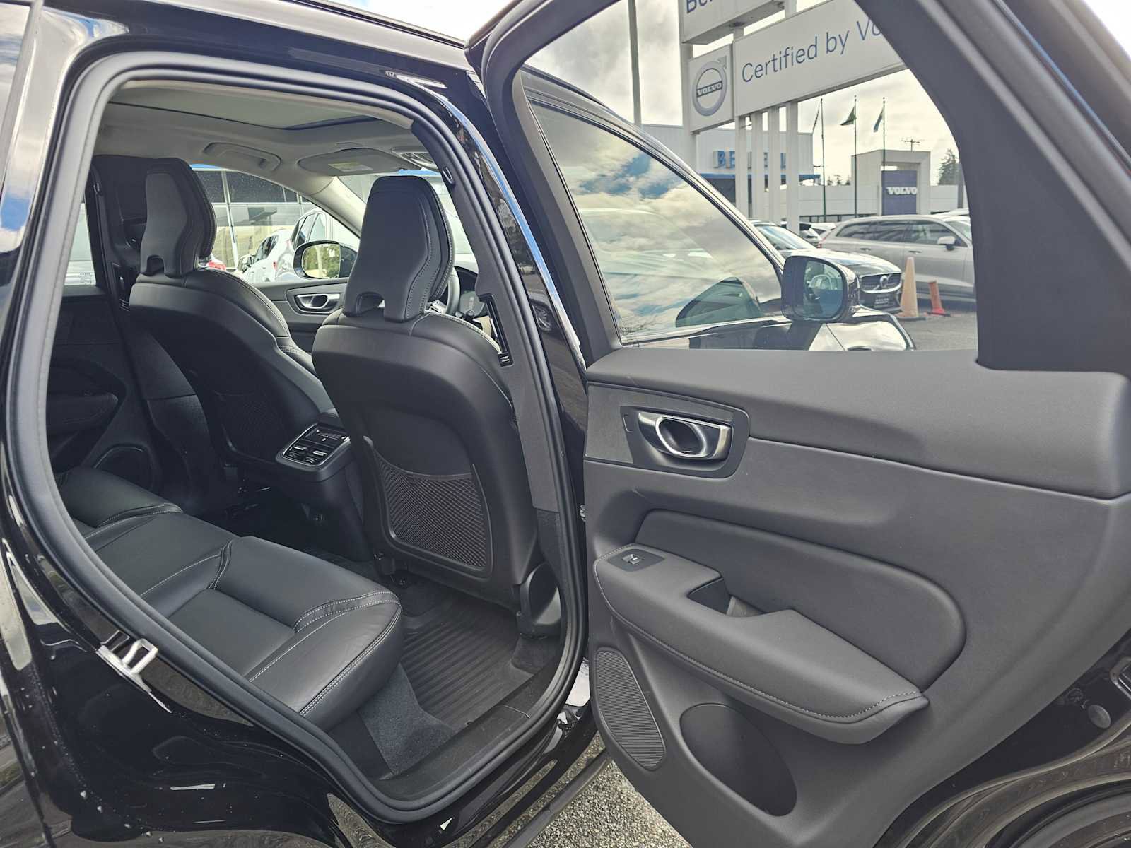 Used 2026 Volvo XC60 B5 Ultra w/ Protection Package Premier AWD/4WD image 12
