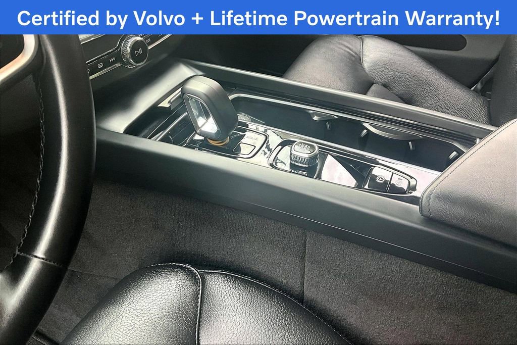 Used 2025 Volvo XC60 B5 Plus image 19