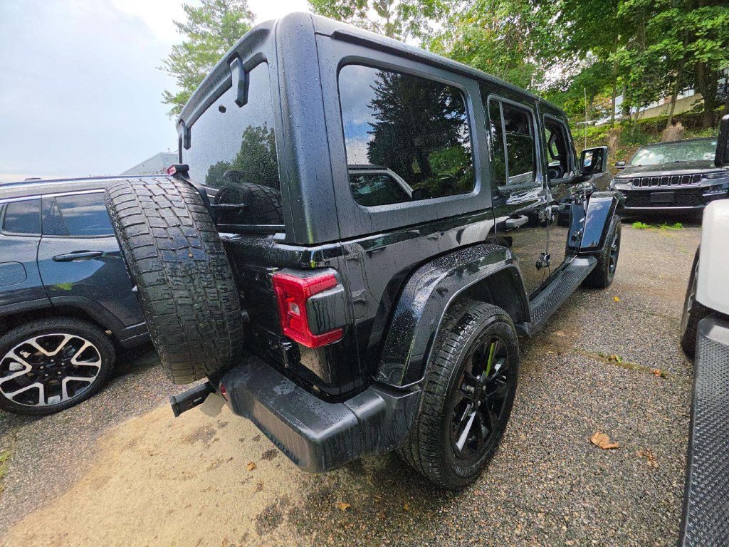 Used 2022 Jeep Wrangler Unlimited Sahara w/ Dual Top Group AWD/4WD image 2