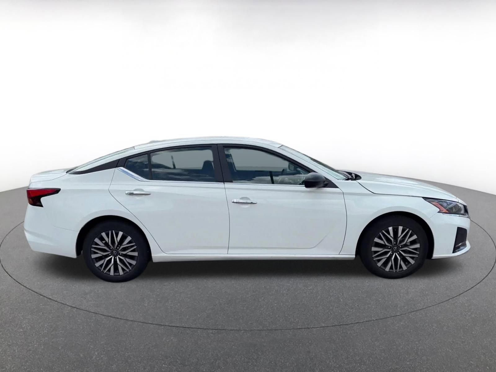 Used 2025 Nissan Altima 2.5 SV FWD image 16