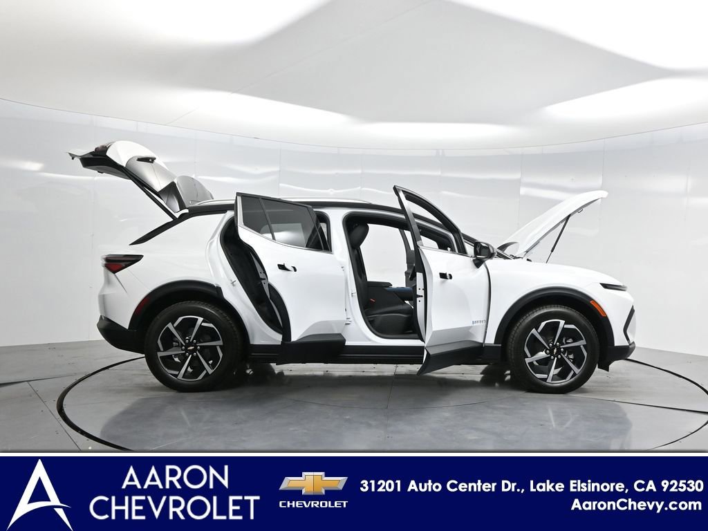 New 2026 Chevrolet Equinox EV LT AWD/4WD image 3