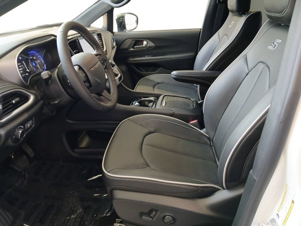 New 2027 Chrysler Pacifica Limited FWD image 19