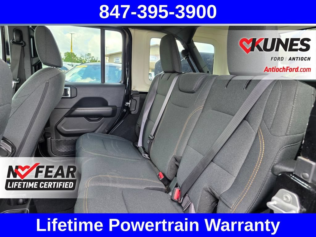Used 2025 Jeep Wrangler Unlimited Sahara AWD/4WD image 30