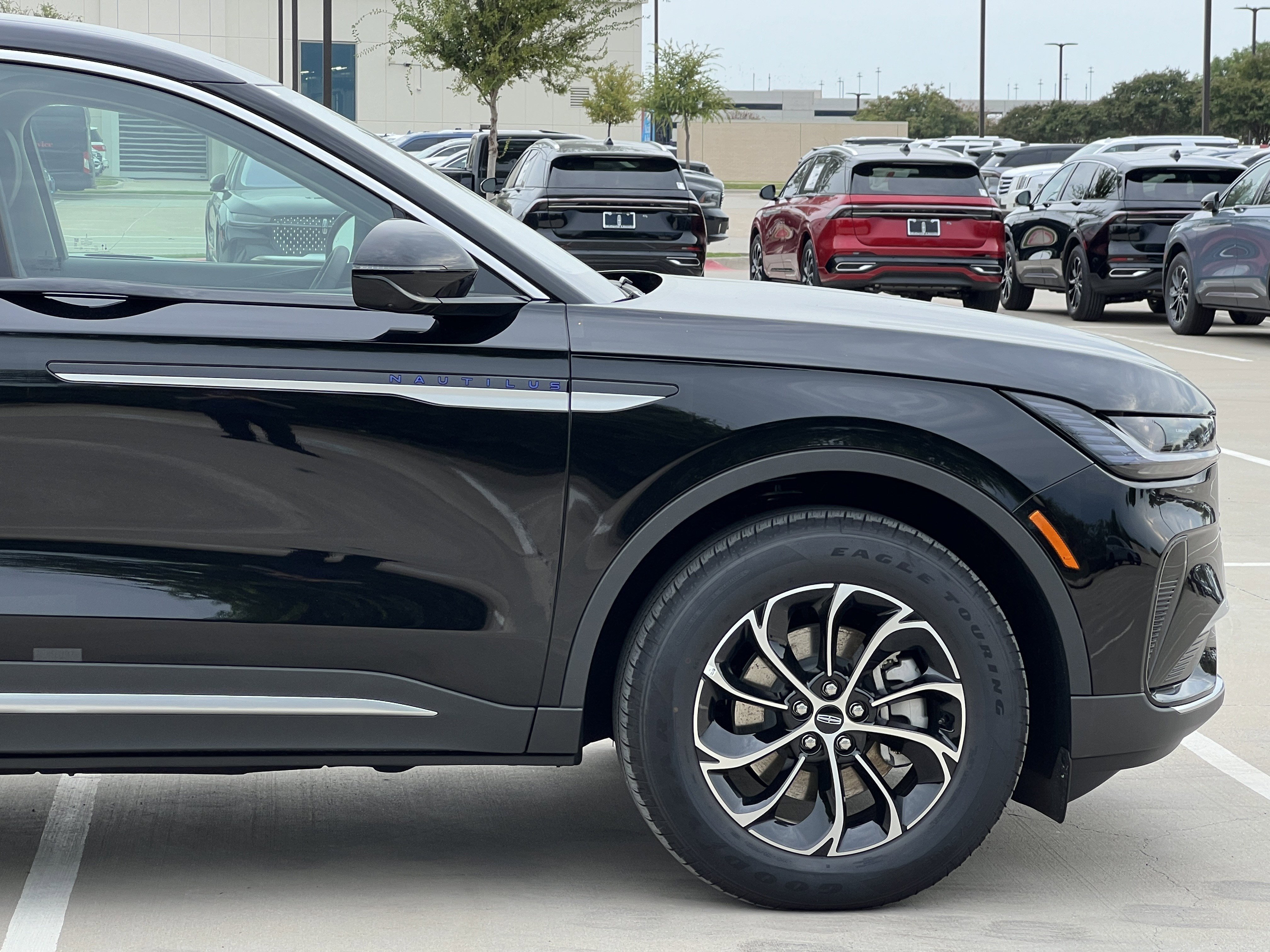 New 2025 Lincoln Nautilus Premier image 12