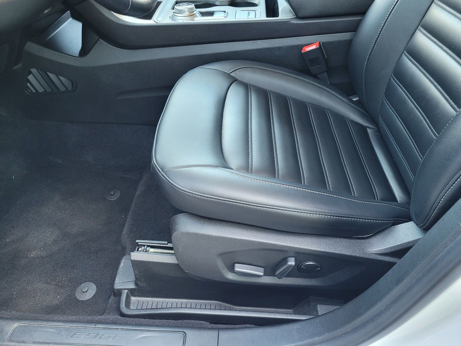 Used 2023 Ford Edge SEL w/ Convenience Package image 23