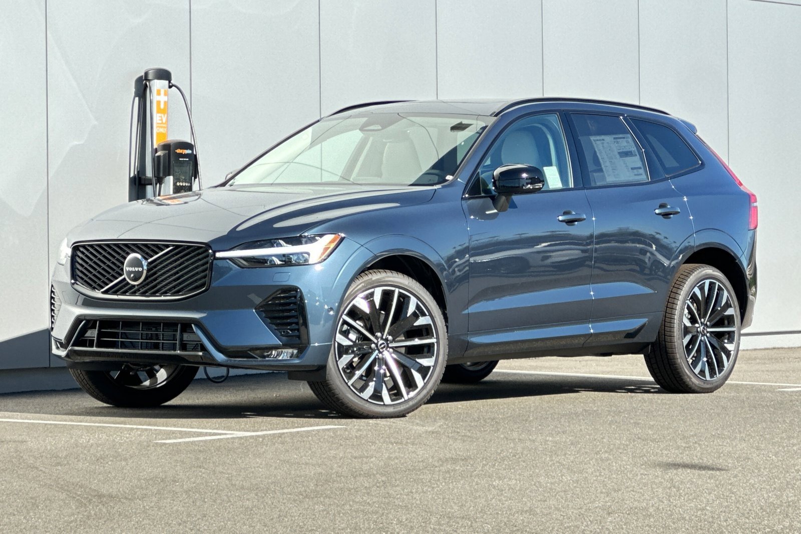 New 2026 Volvo XC60 B5 Ultra w/ Protection Package Premier image 1