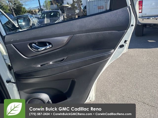 Used 2016 Nissan Rogue SV w/ SV Premium Package image 31