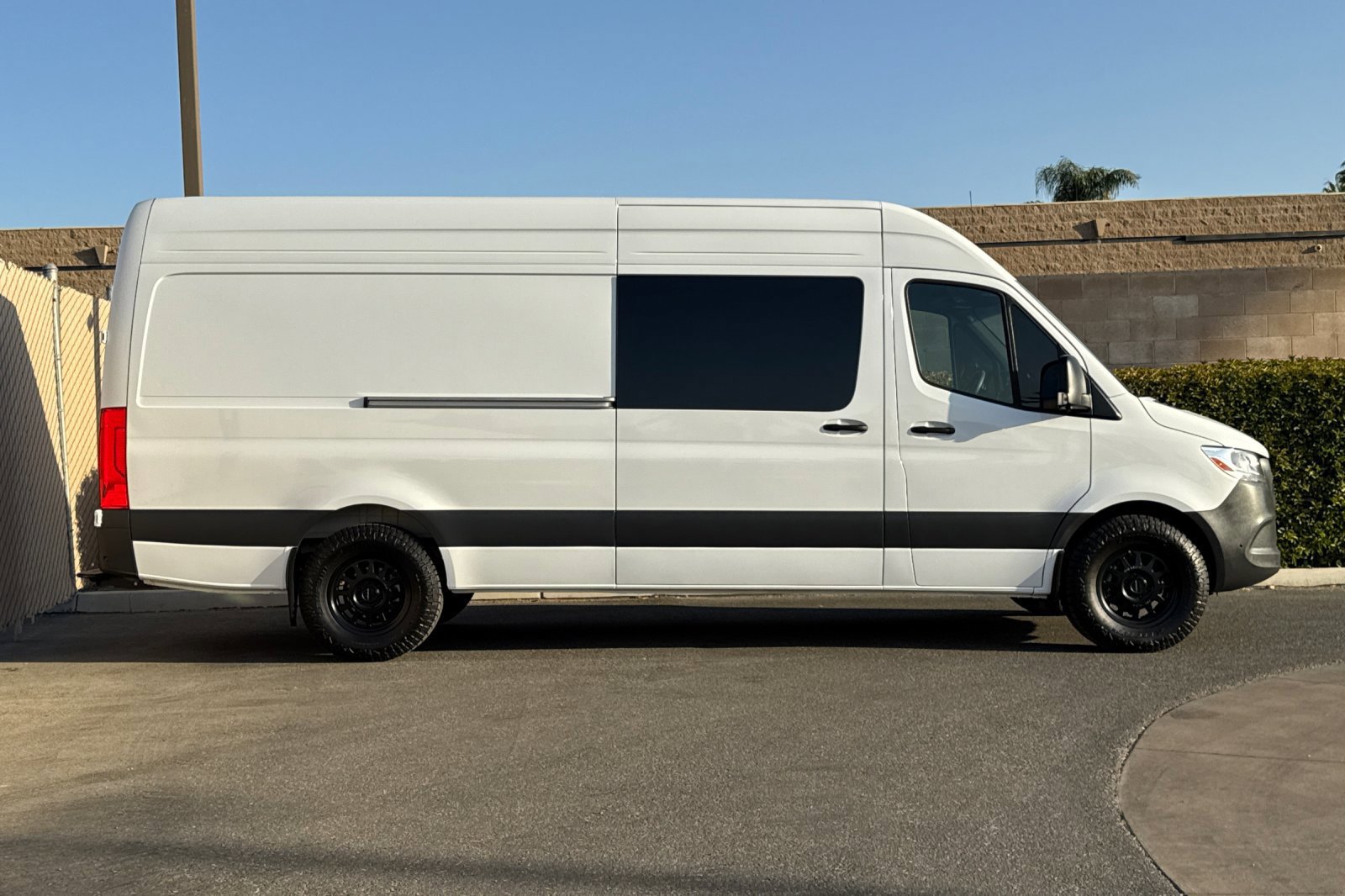 Used 2025 Mercedes-Benz Sprinter 2500 image 3