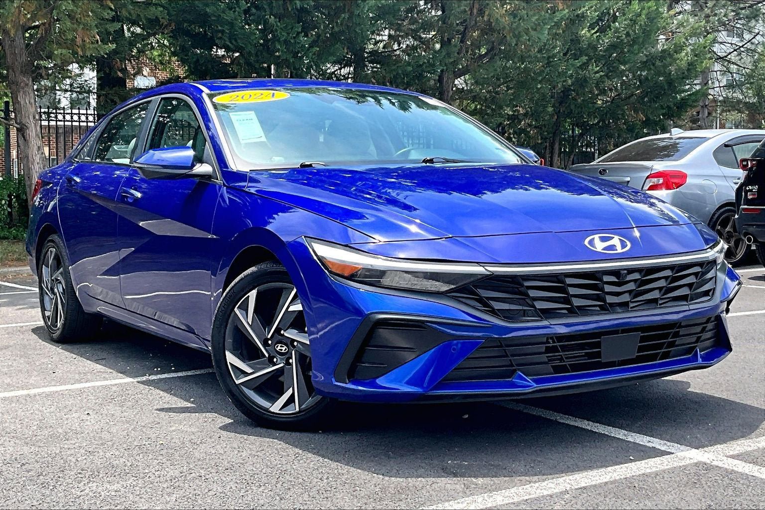 Used 2024 Hyundai Elantra Limited FWD image 2