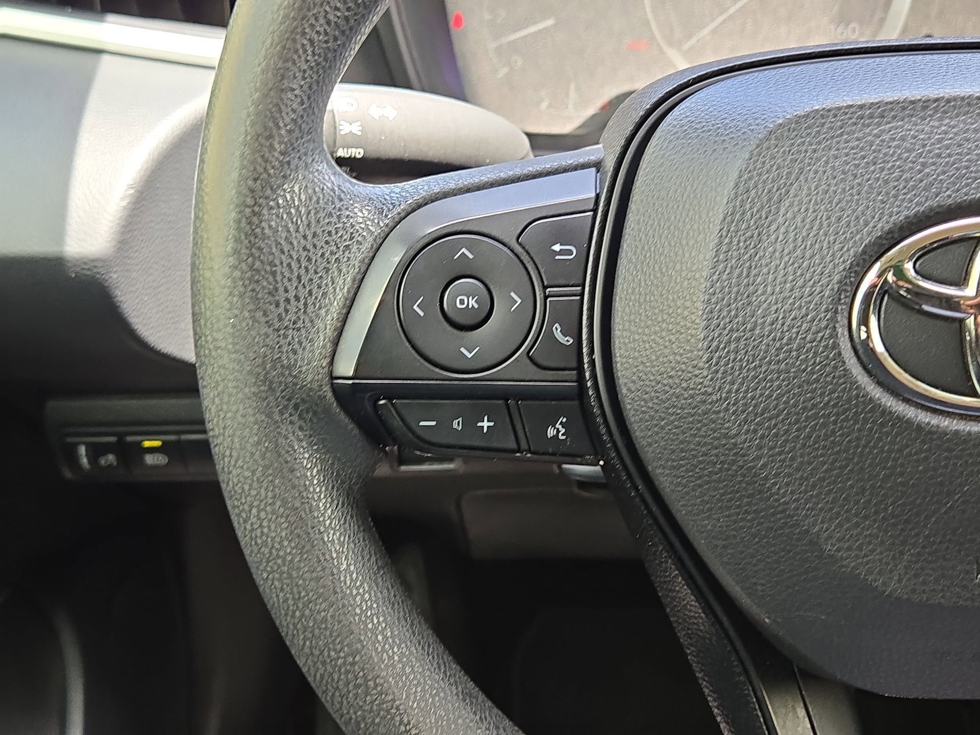 Used 2020 Toyota Corolla LE FWD image 21