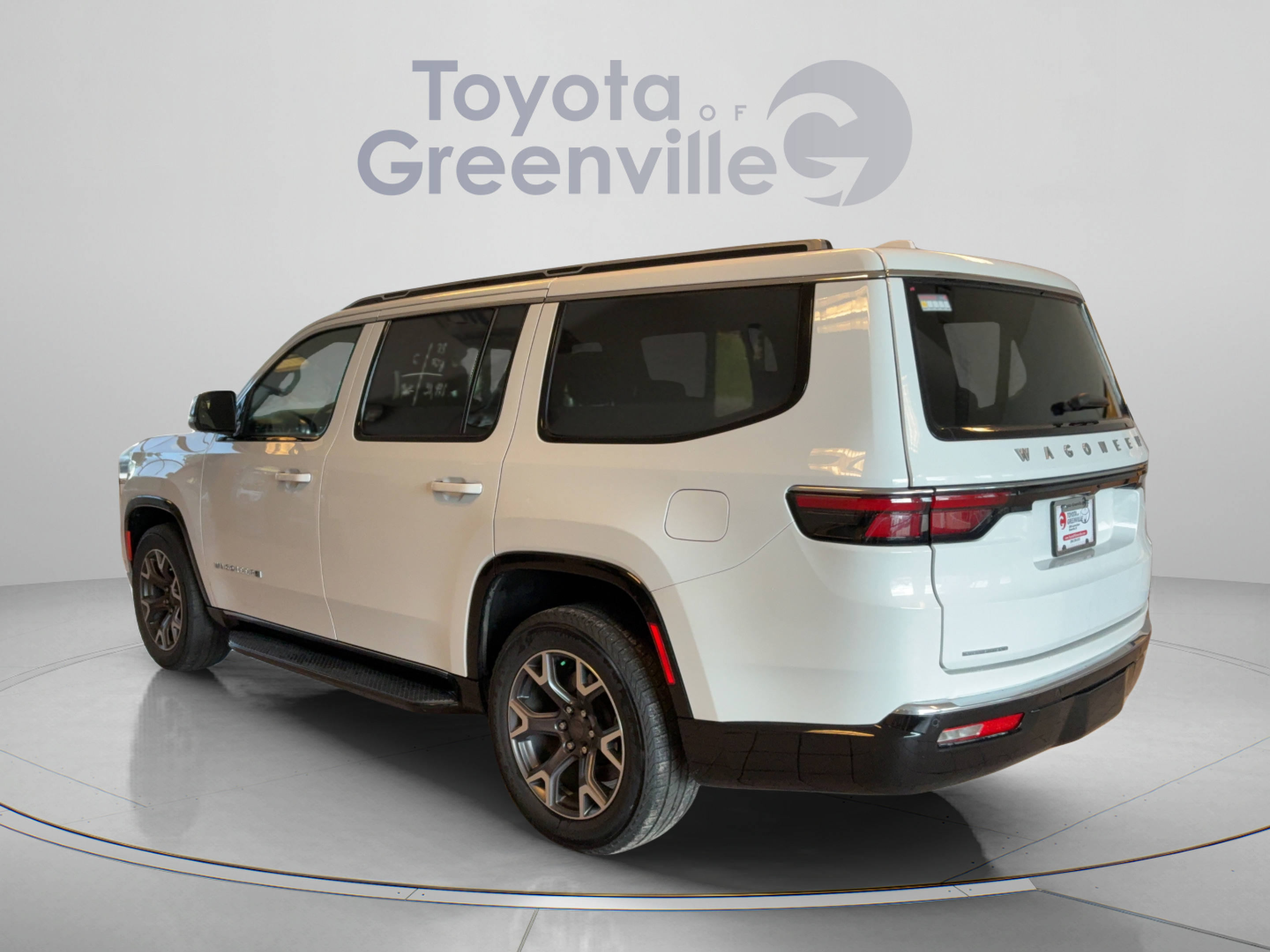 Used 2023 Jeep Wagoneer Series III w/ Preferred Equipment Group AWD/4WD image 4