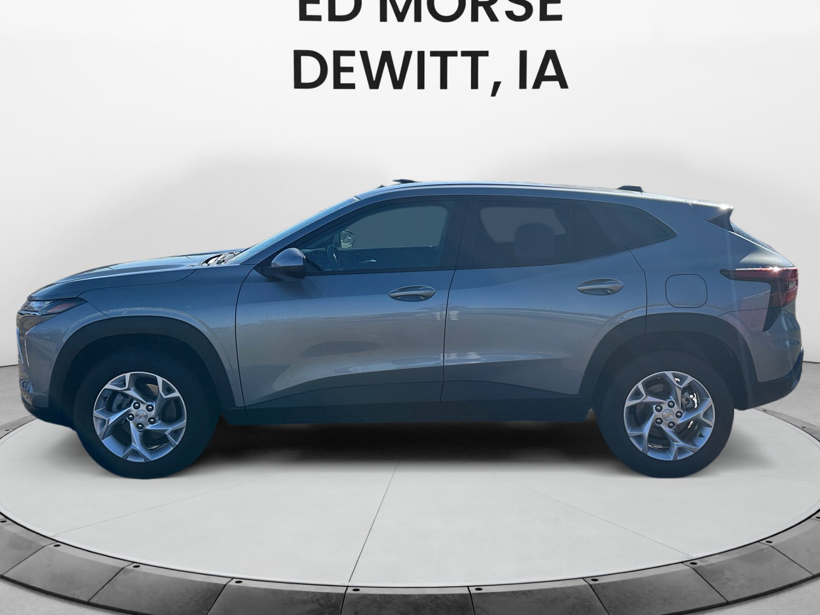 Used 2025 Chevrolet Trax LS w/ LS Convenience Package image 2