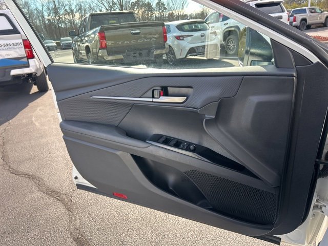 Used 2025 Toyota Camry SE image 27