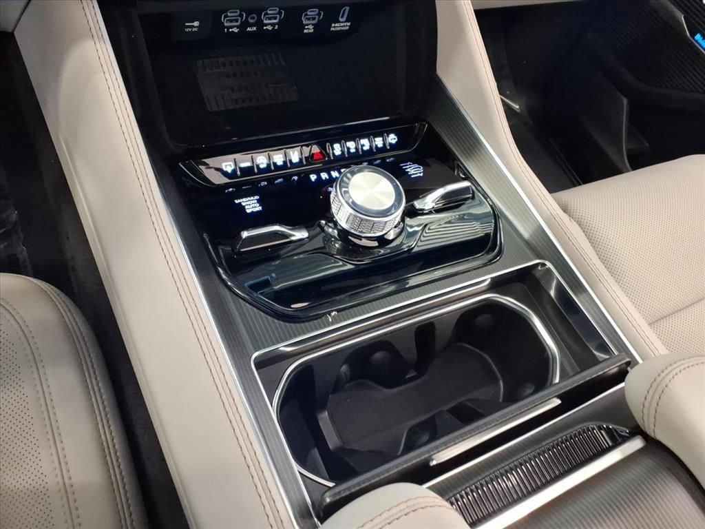 New 2026 Jeep Grand Wagoneer Summit image 19