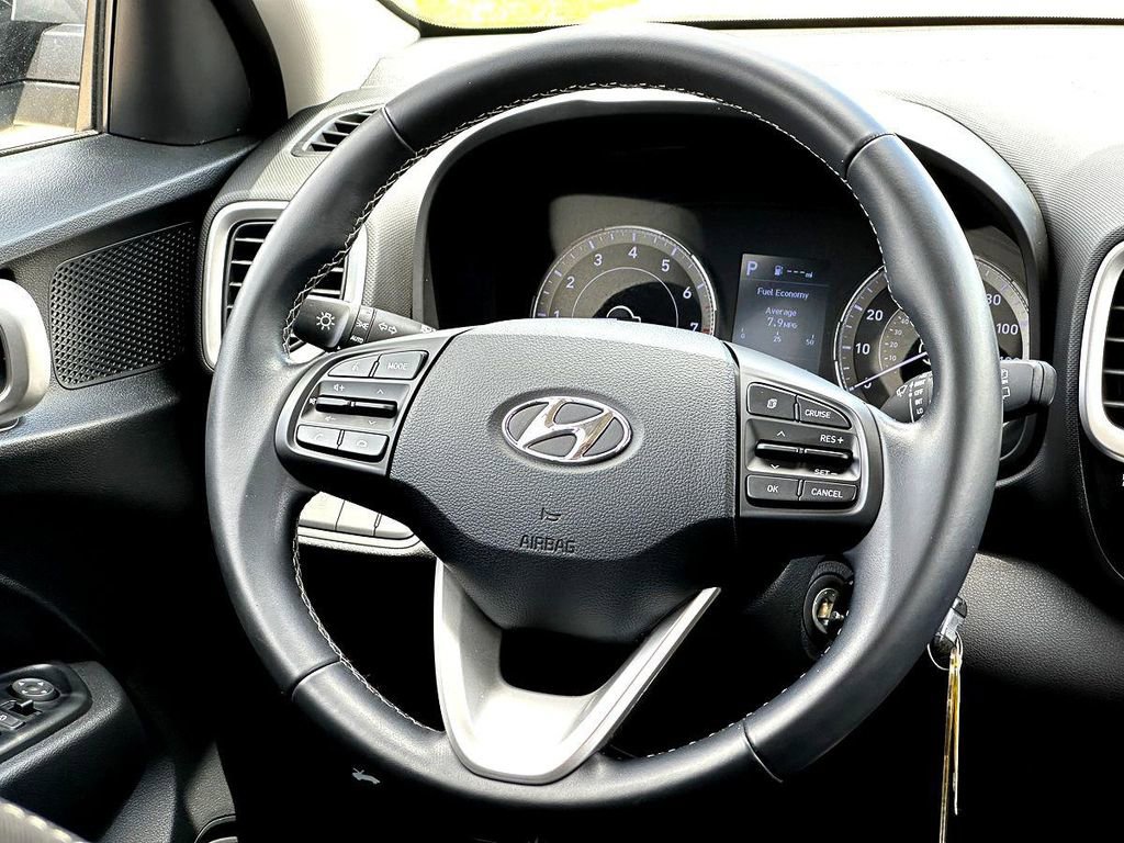 Used 2022 Hyundai Venue SEL FWD image 32