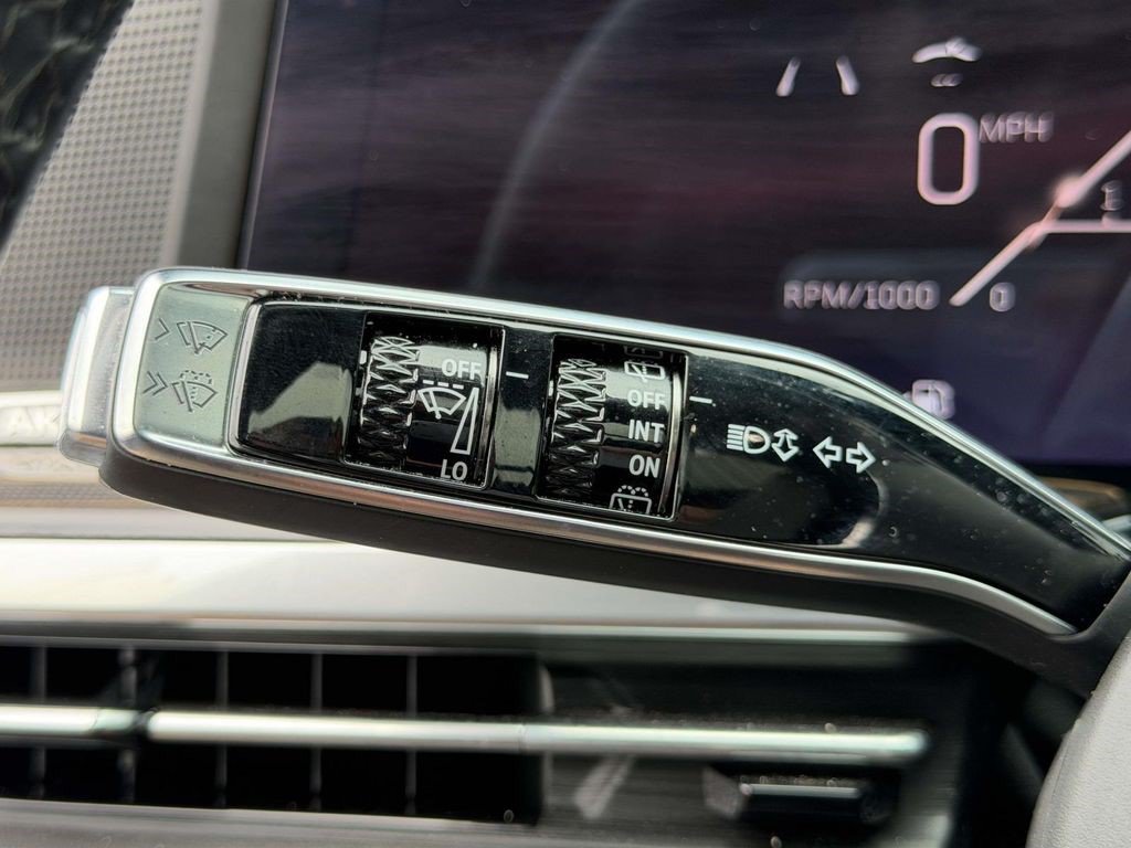 Certified 2025 Cadillac Escalade ESV Premium Luxury AWD/4WD image 4