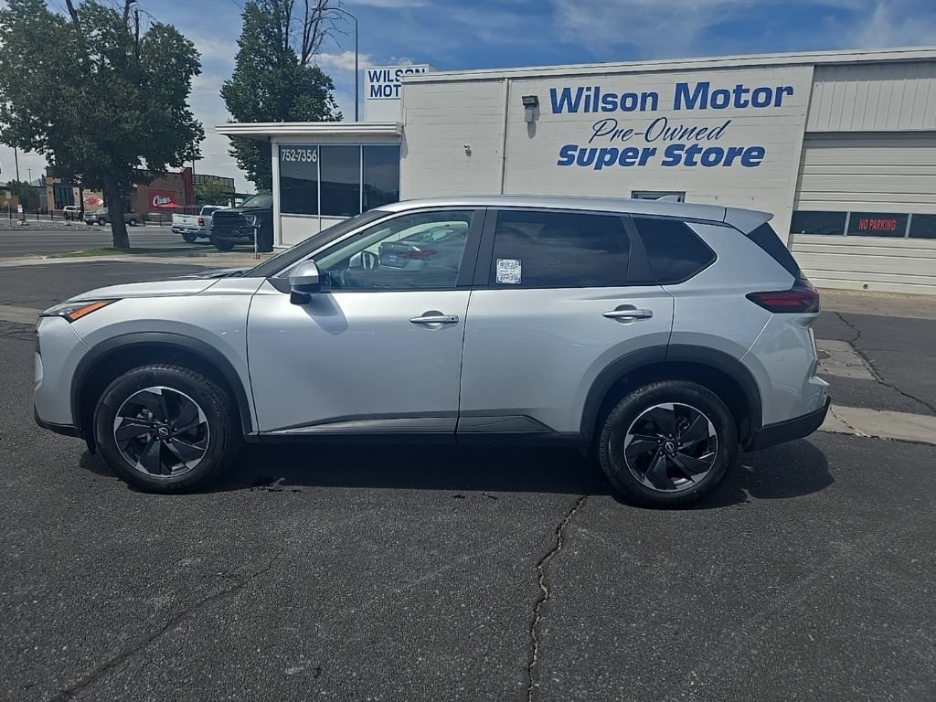 Used 2025 Nissan Rogue SV AWD/4WD image 8