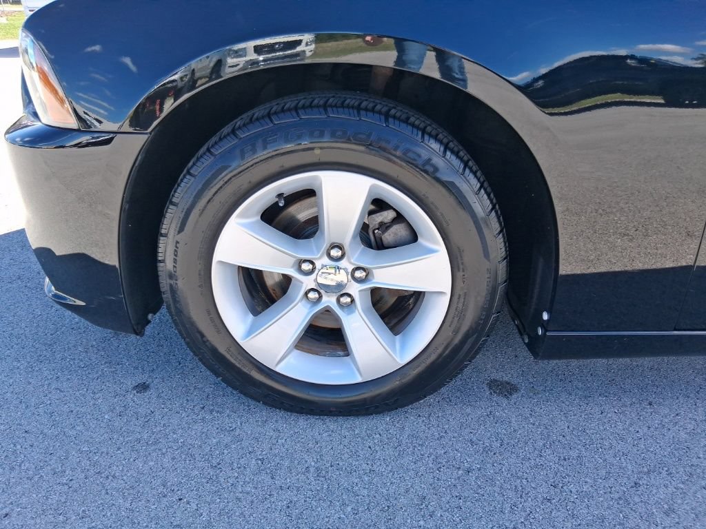Used 2013 Dodge Charger SE RWD image 13