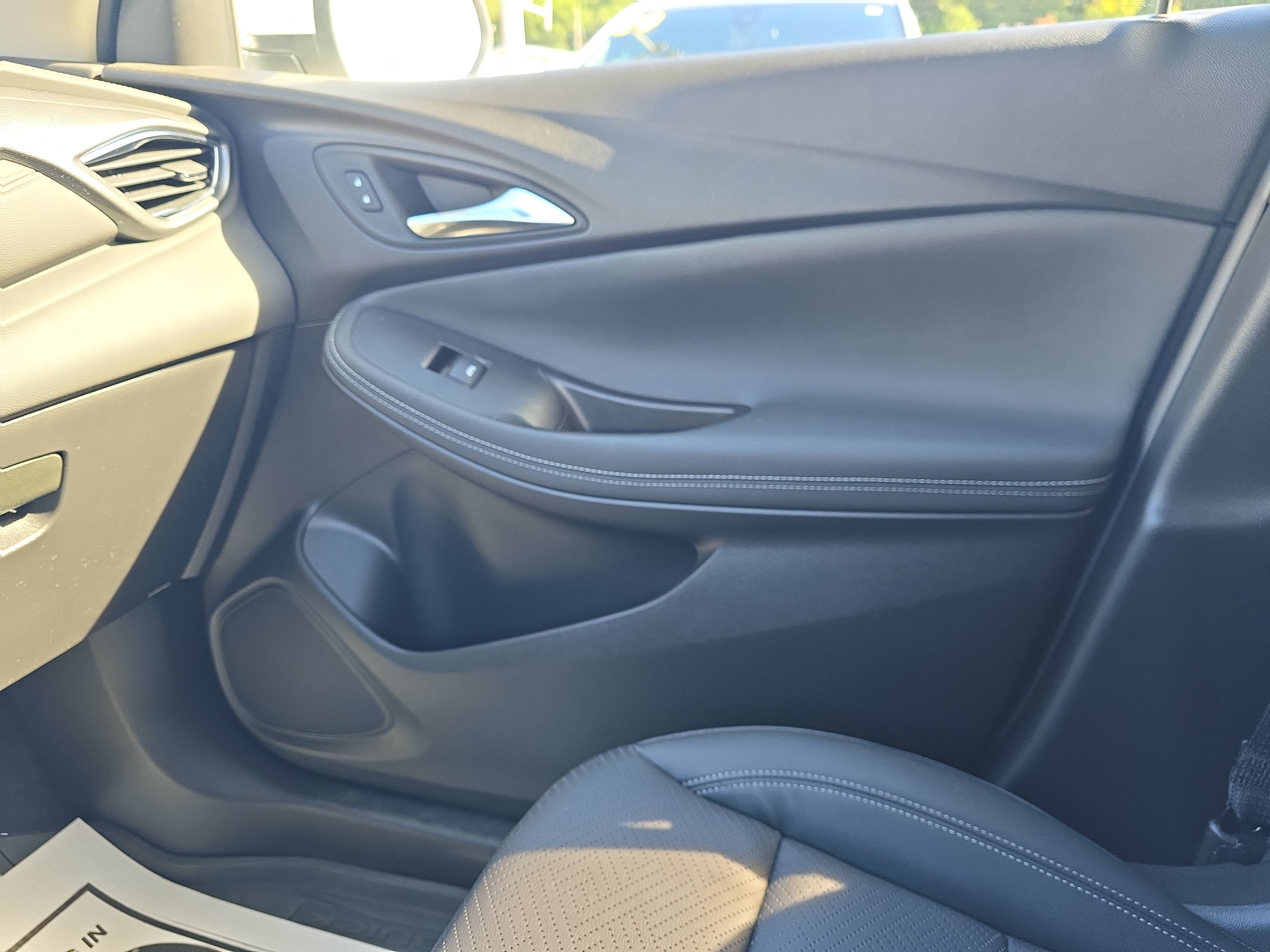 Used 2023 Buick Encore GX Essence w/ Experience Buick Package AWD/4WD image 43