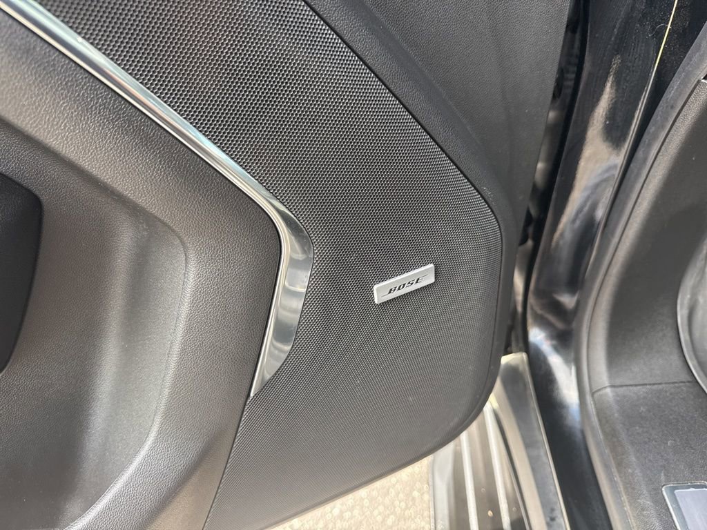 Used 2023 GMC Yukon SLT w/ SLT Luxury Package image 22