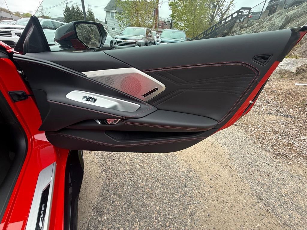 Used 2025 Chevrolet Corvette Z06 RWD image 26