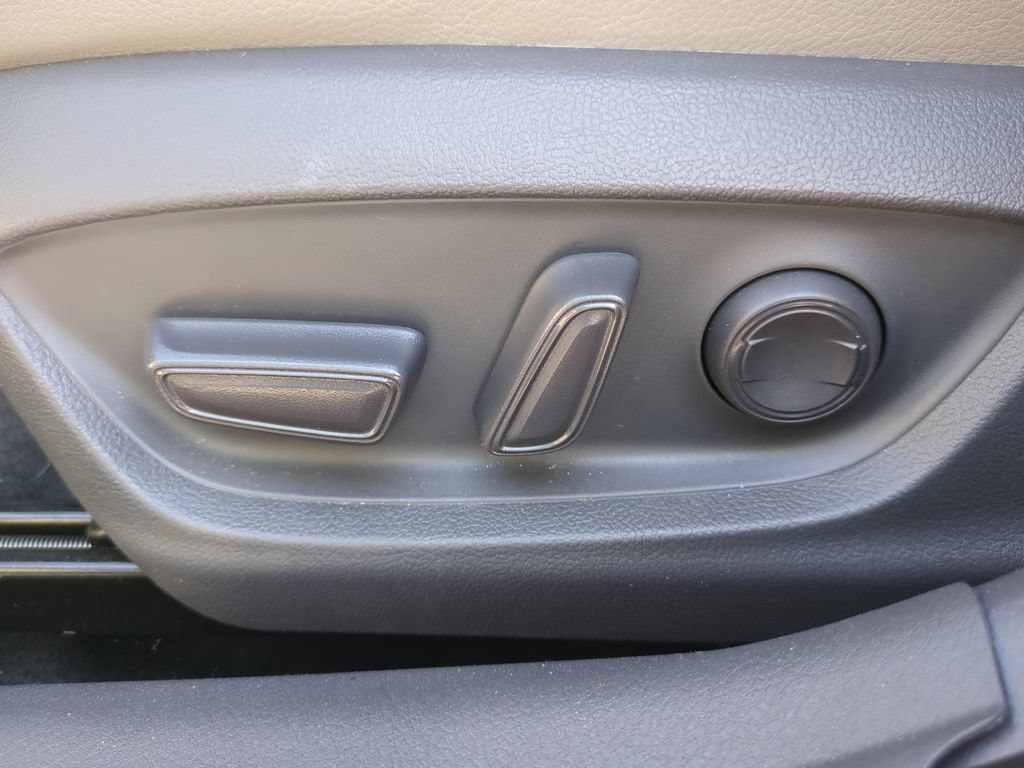 Used 2021 Toyota Camry XLE FWD image 15