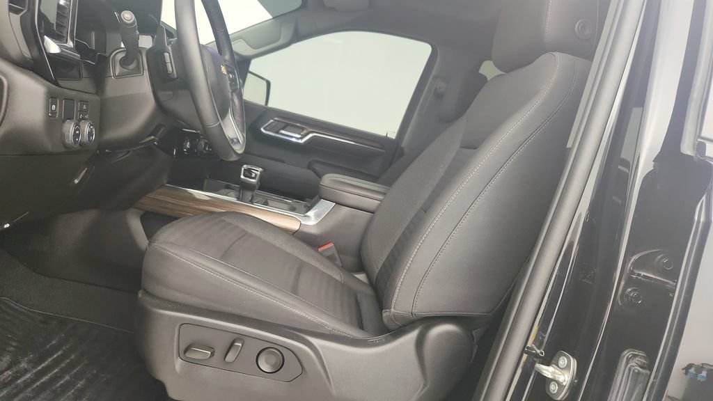 Used 2024 Chevrolet Silverado 1500 LT RWD image 14