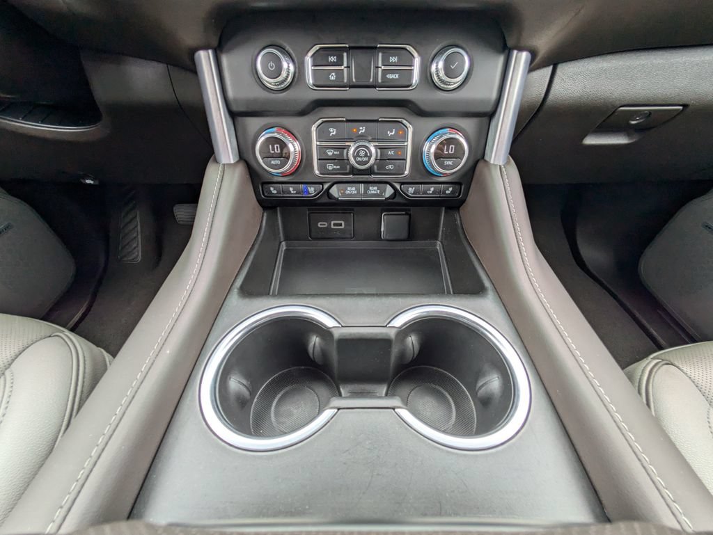 Used 2024 GMC Yukon SLT w/ SLT Luxury Package RWD image 24