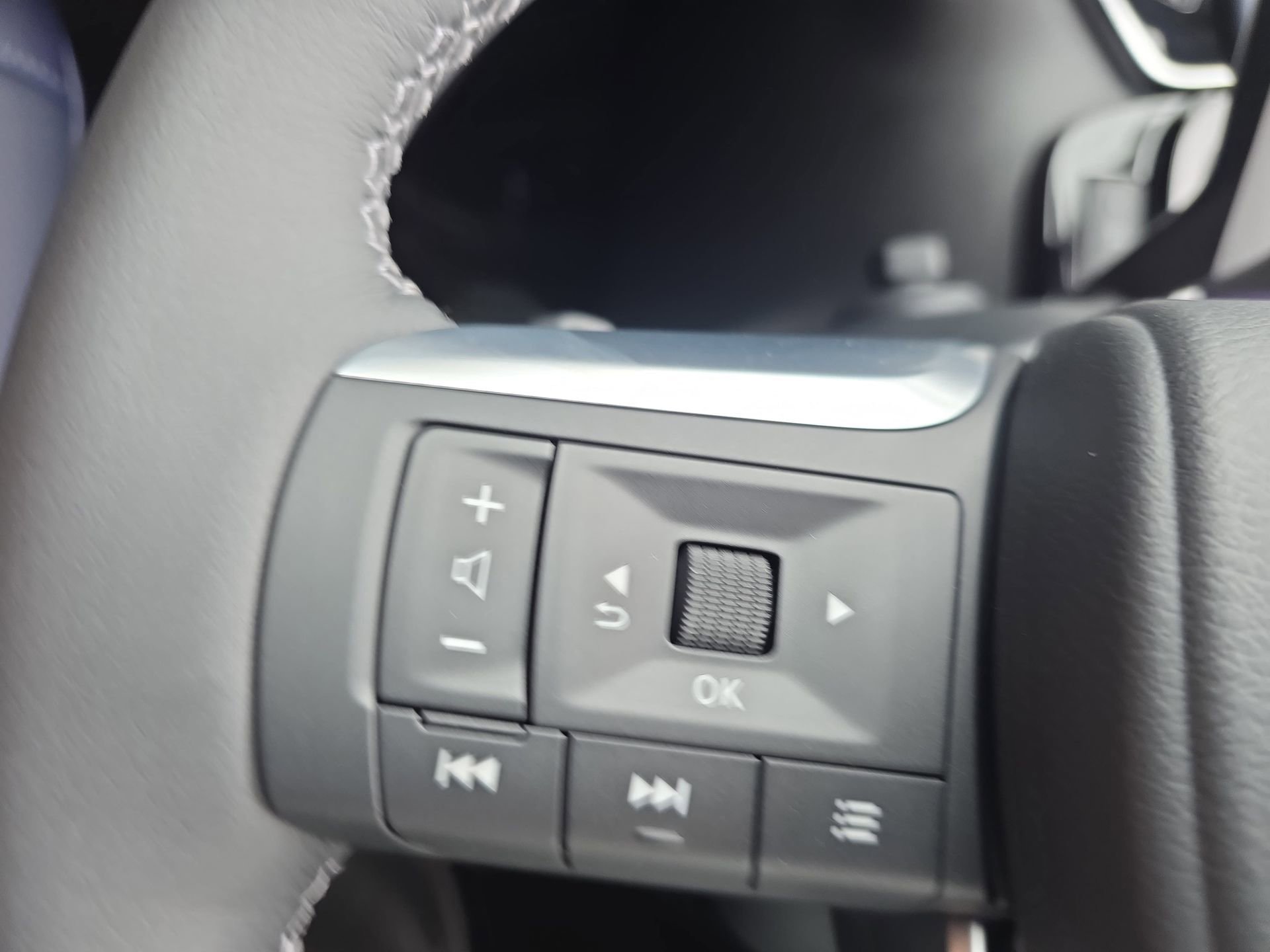 New 2026 INFINITI QX60 Sport w/ Dark Cargo Package AWD/4WD image 17