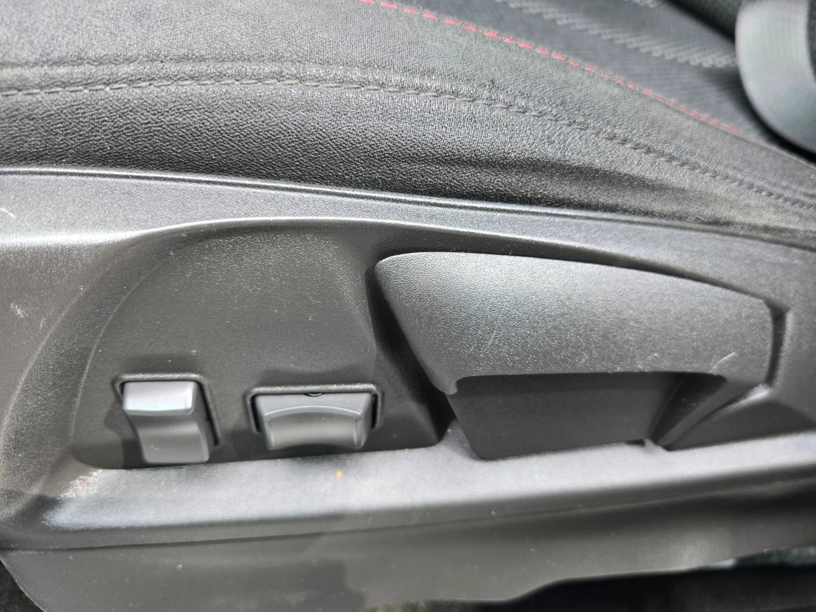 Used 2017 Chevrolet Equinox LT FWD image 23