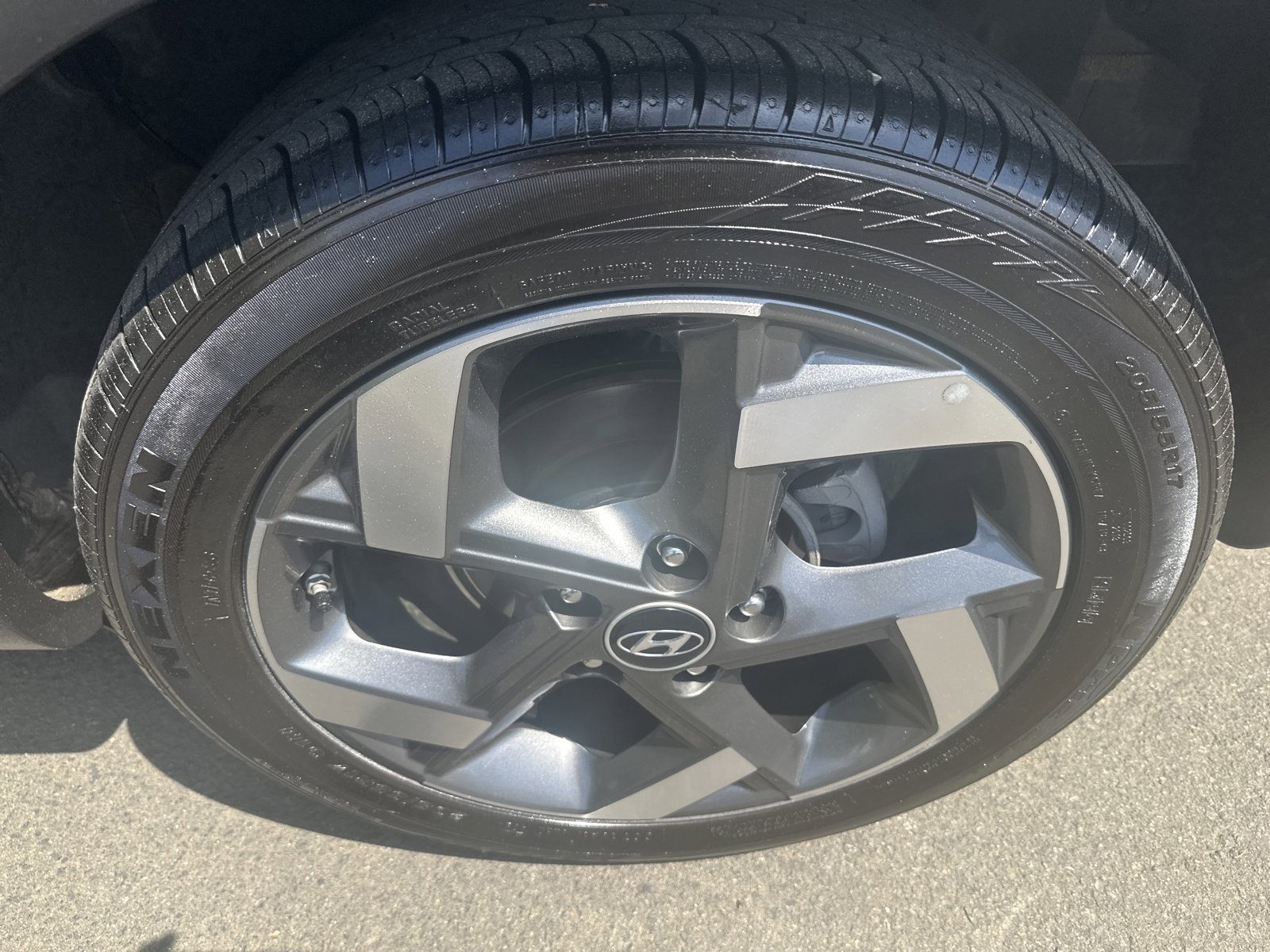 Used 2025 Hyundai Venue SEL FWD image 32