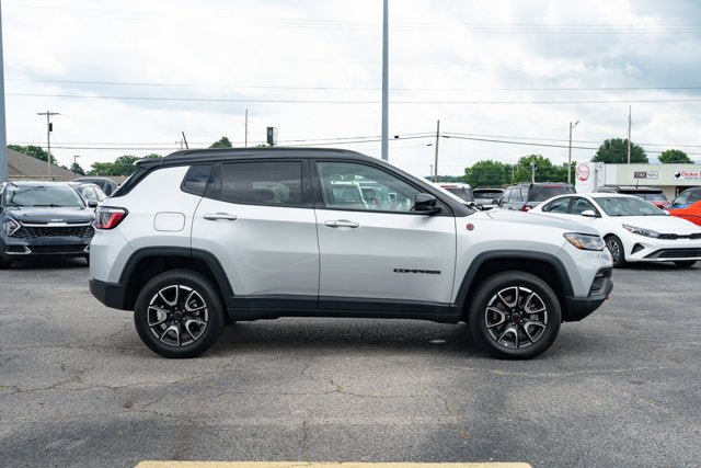 Certified 2025 Jeep Compass Trailhawk AWD/4WD image 6