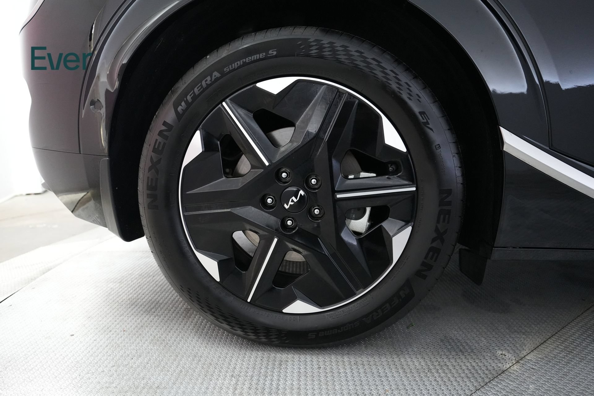 Used 2025 Kia EV6 Wind RWD image 22