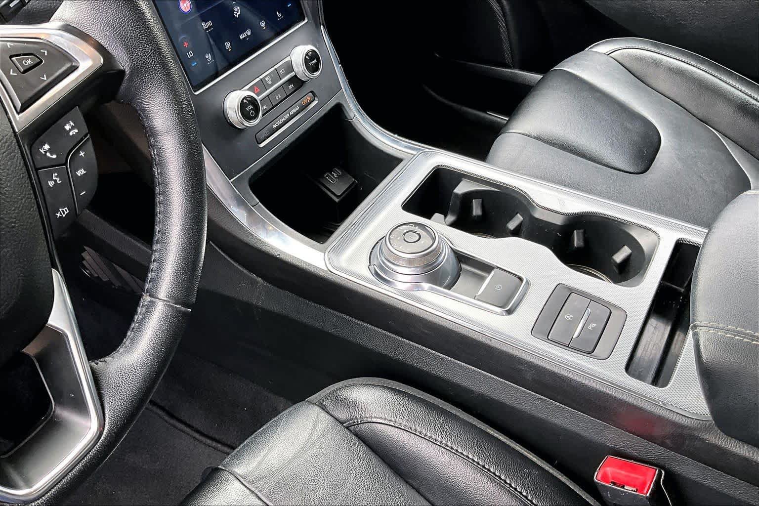 Used 2022 Ford Edge Titanium AWD/4WD image 17
