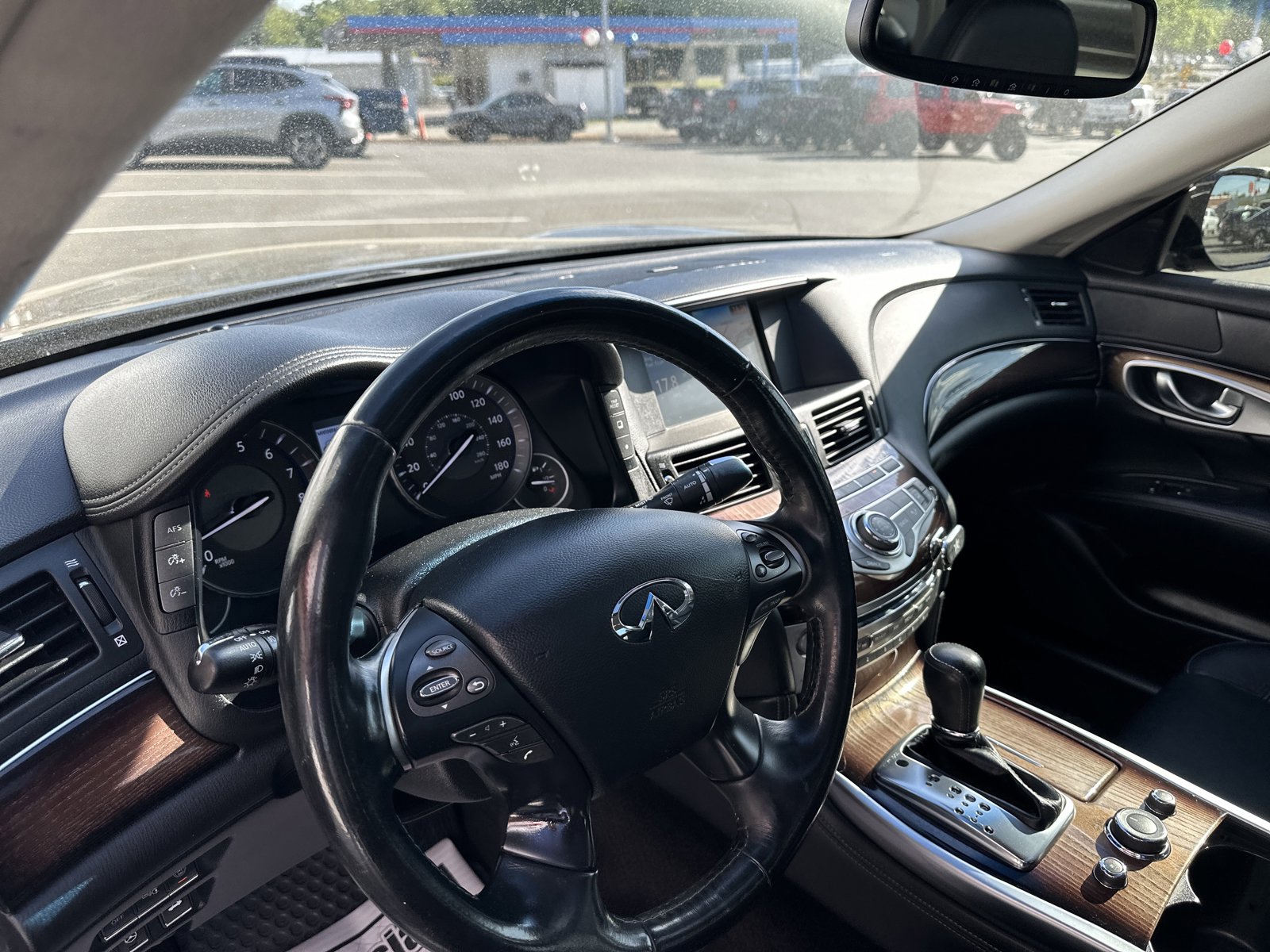 Used 2015 INFINITI Q70 L 5.6 w/ V8 Deluxe Technology Package RWD image 22