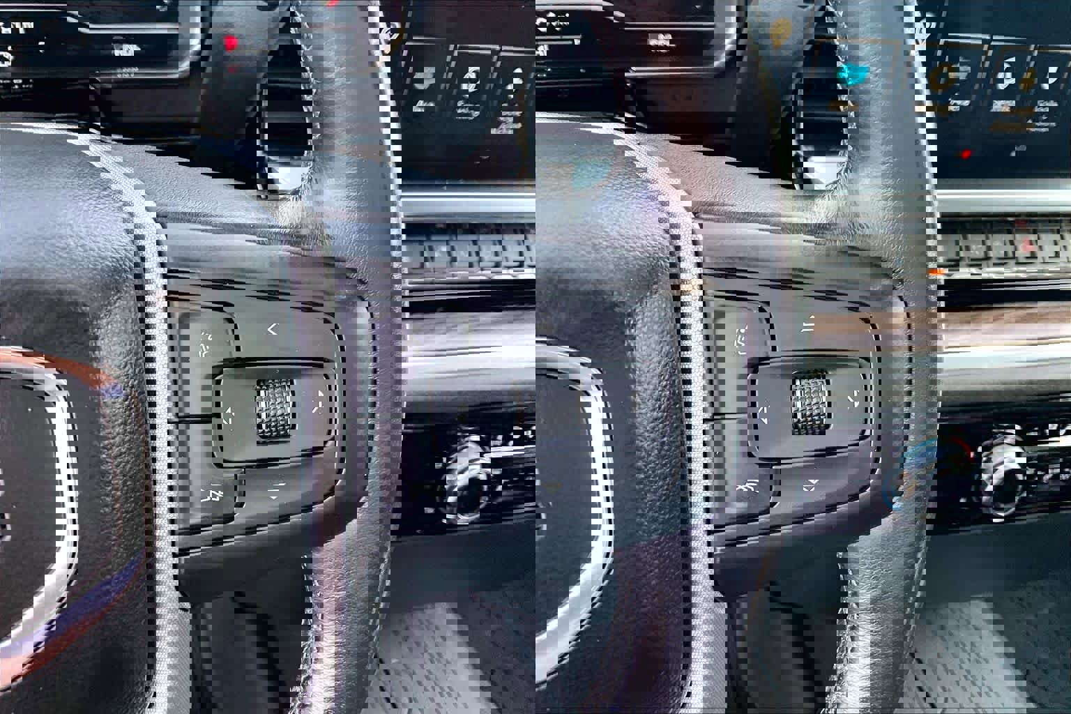 Used 2022 GMC Sierra 1500 Elevation image 23