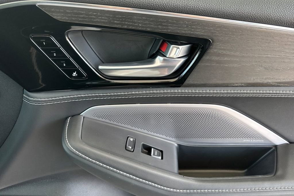 Certified 2025 Acura MDX SH-AWD w/ Advance Package image 23