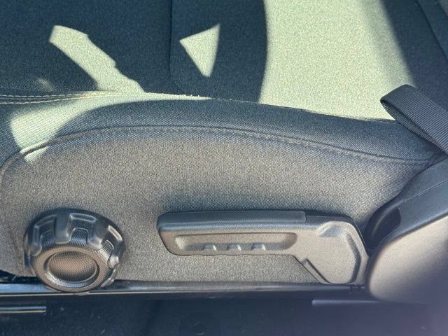 Used 2024 Jeep Gladiator Sport AWD/4WD image 8