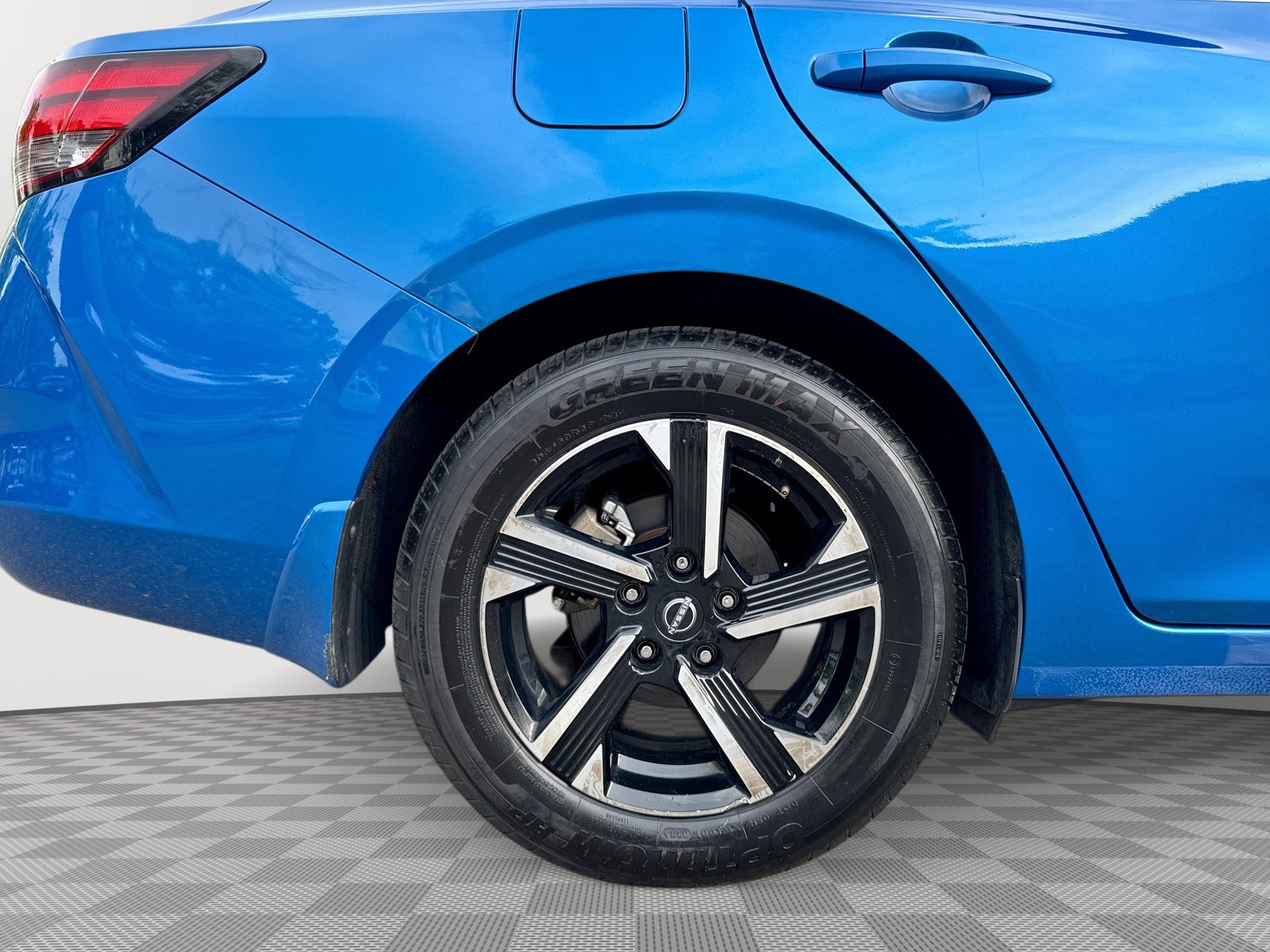 Used 2024 Nissan Sentra SV FWD image 29