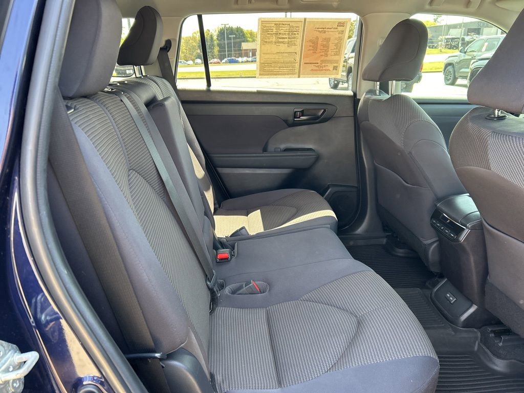 Used 2023 Toyota Highlander L image 19
