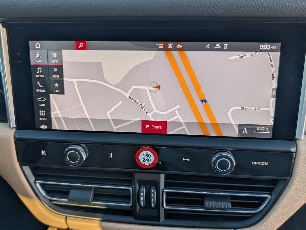 Certified 2022 Porsche Macan image 14