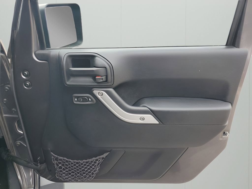 Used 2014 Jeep Wrangler Unlimited Sahara w/ Connectivity Group image 13