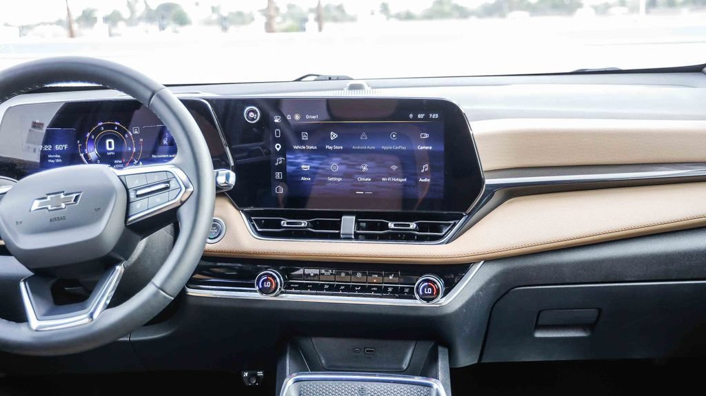 Used 2025 Chevrolet Equinox ACTIV w/ Safety and Technology Package FWD image 16